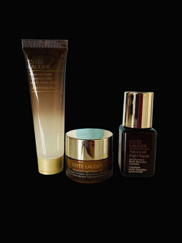 ESTÉE LAUDER - Beauty Pochette + 3 Prodotti per la Cura del Viso Advanced Night Repair - immagine 2